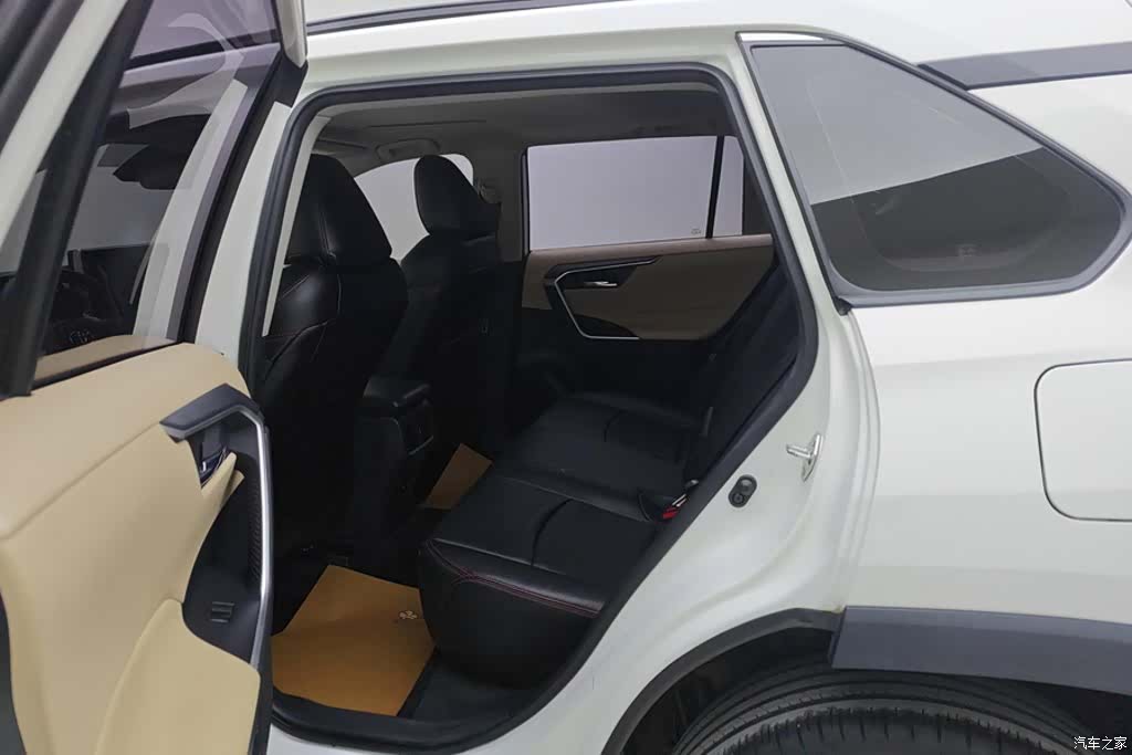 Toyota RAV4, 2020 11