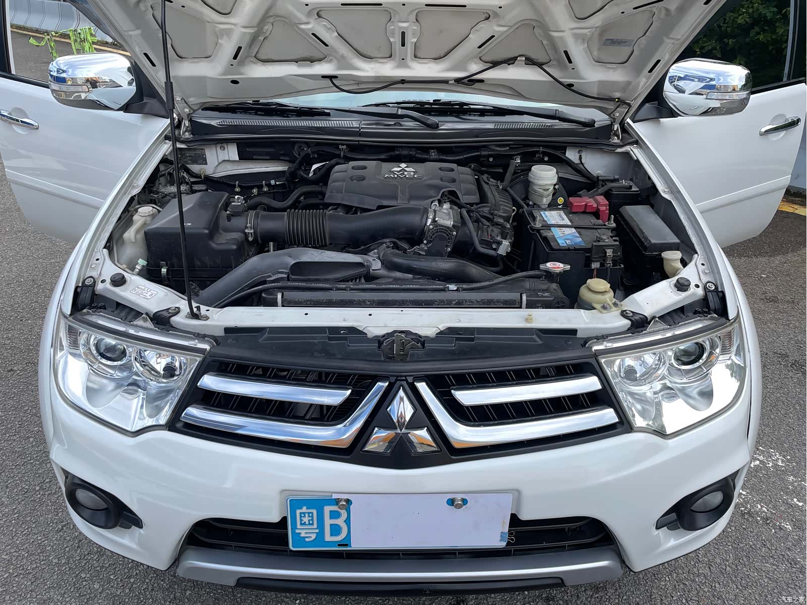 Mitsubishi Pajero, 2015 все фото