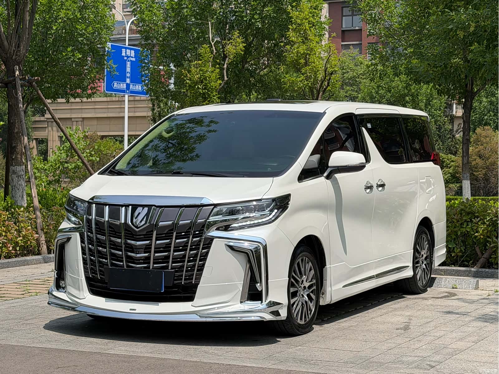 Toyota Alphard, 2016 3