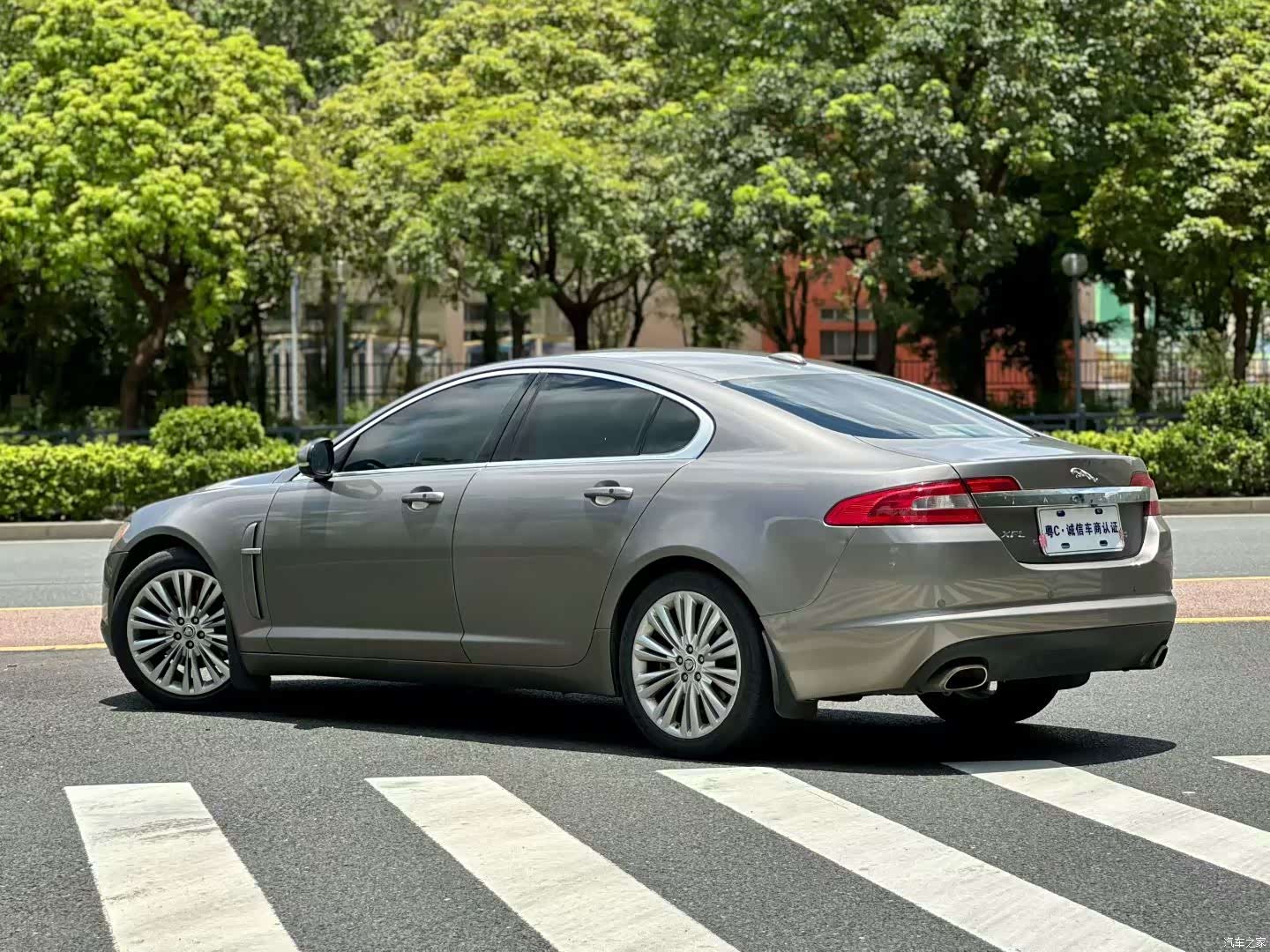 Jaguar XF, 2010 2