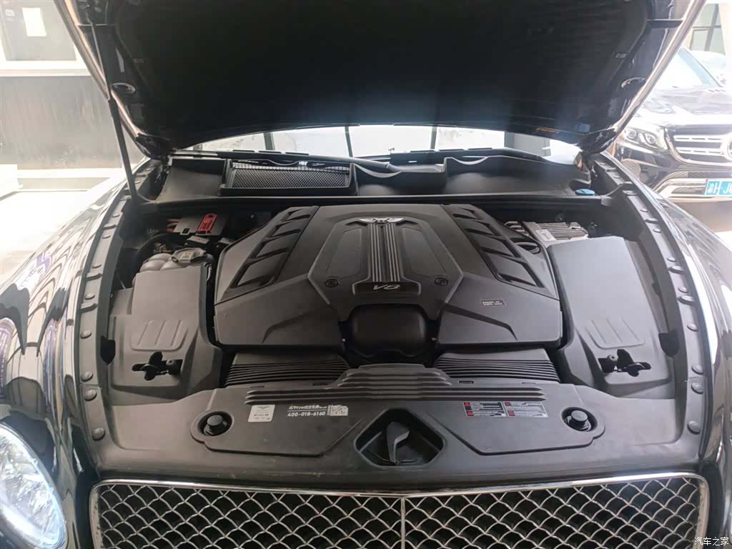 Bentley Bentayga, 2024 12