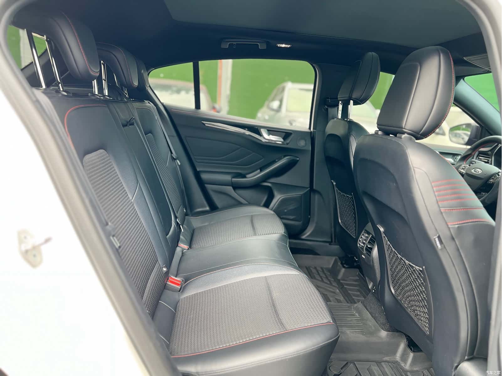 Ford Focus, 2022 11