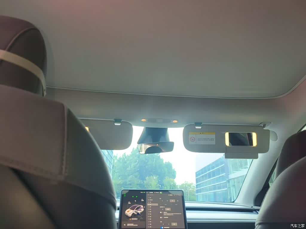 Tesla Model Y, 2024 18