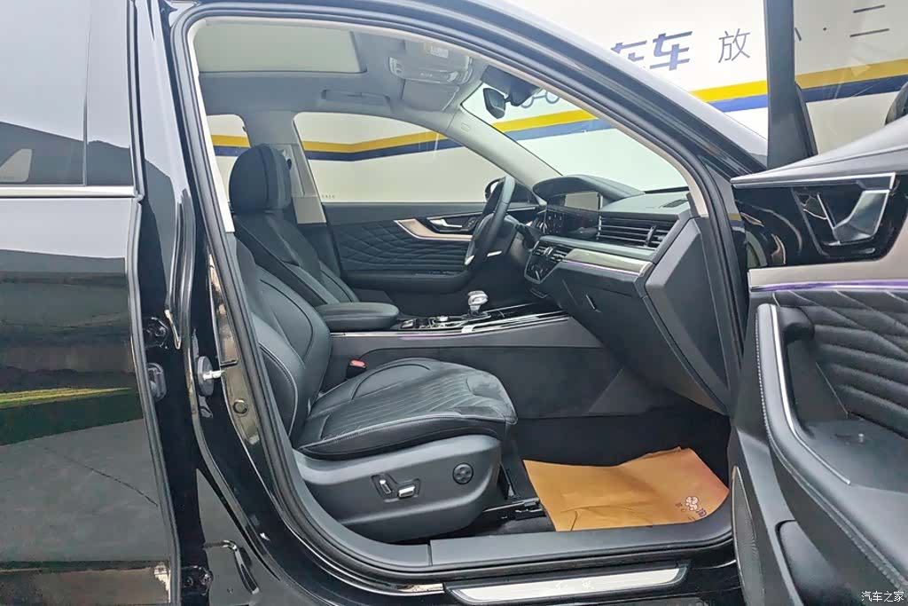 Hongqi HS5, 2022 8