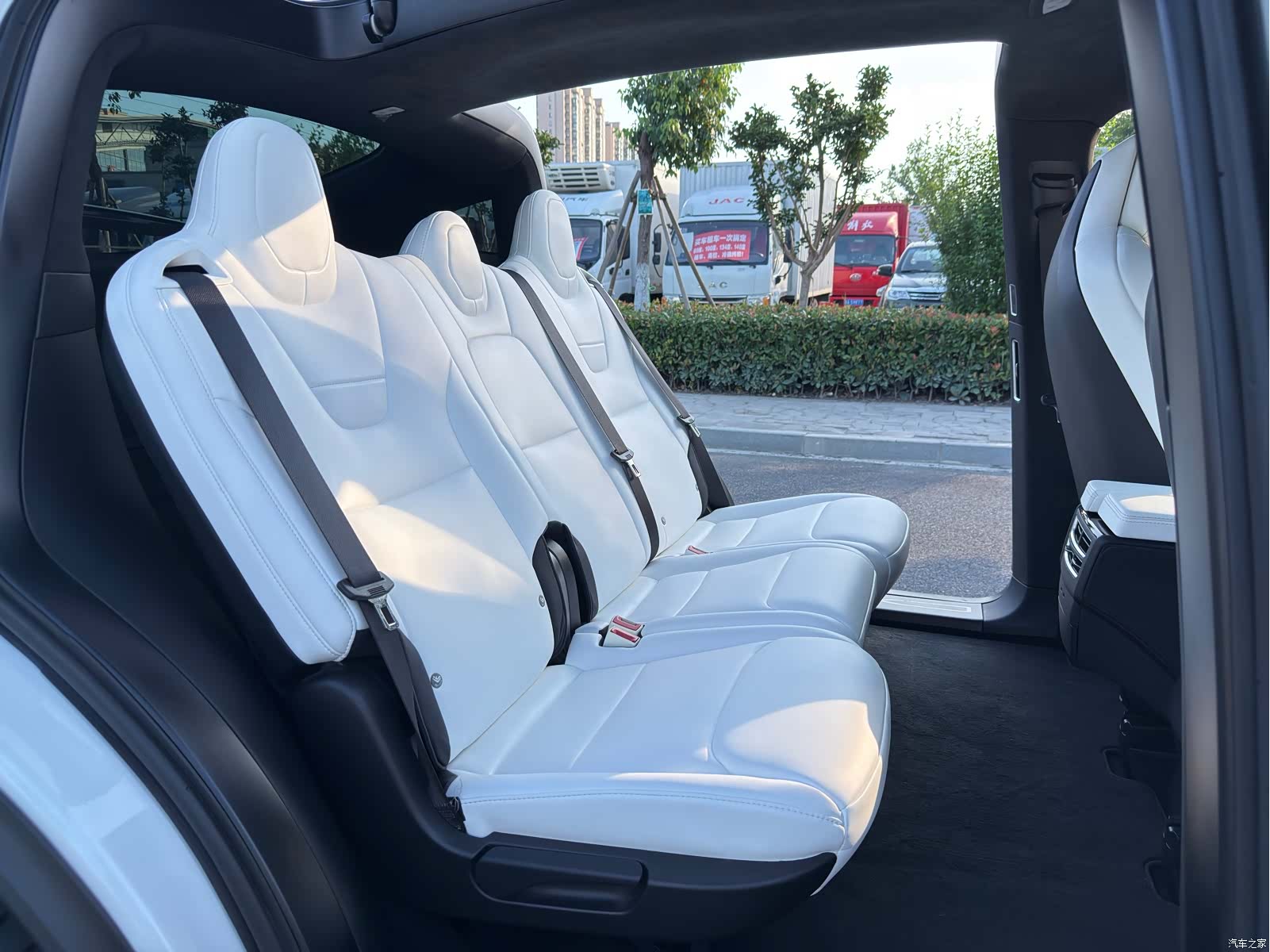 Tesla Model X, 2017 11