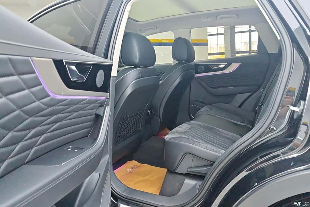 Hongqi HS5, 2022 11
