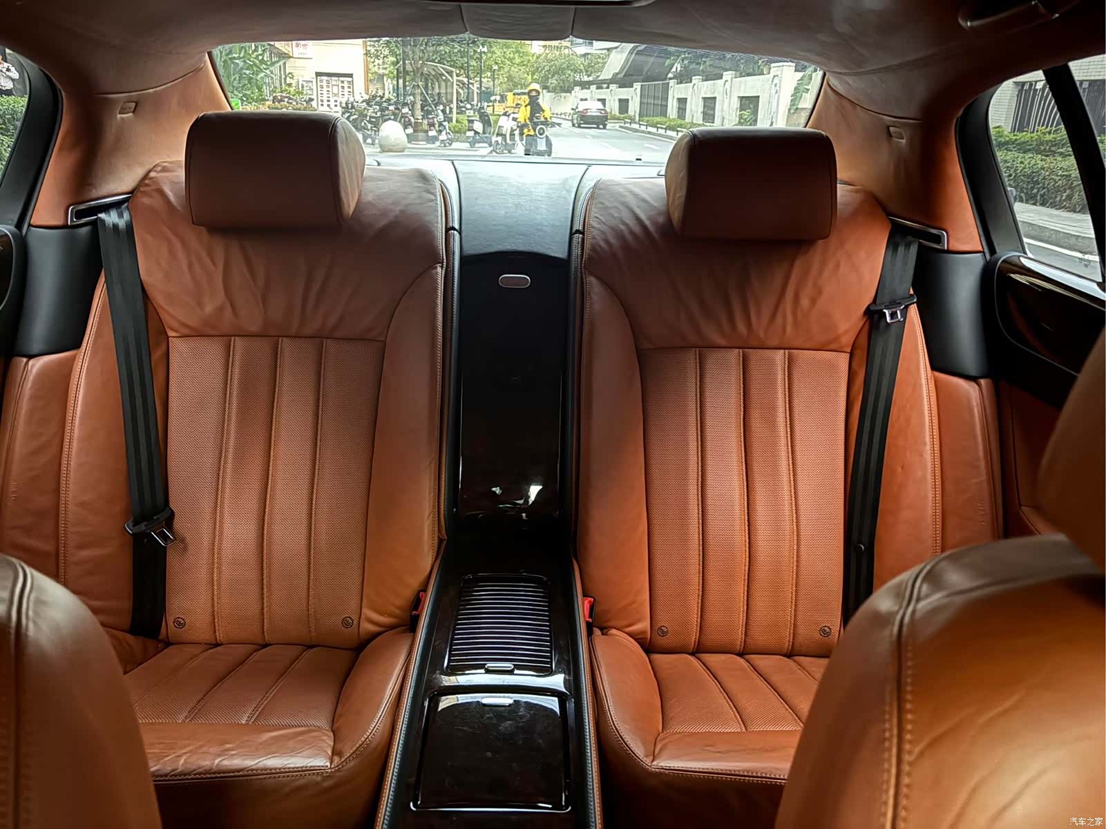 Bentley Flying Spur, 2011 9