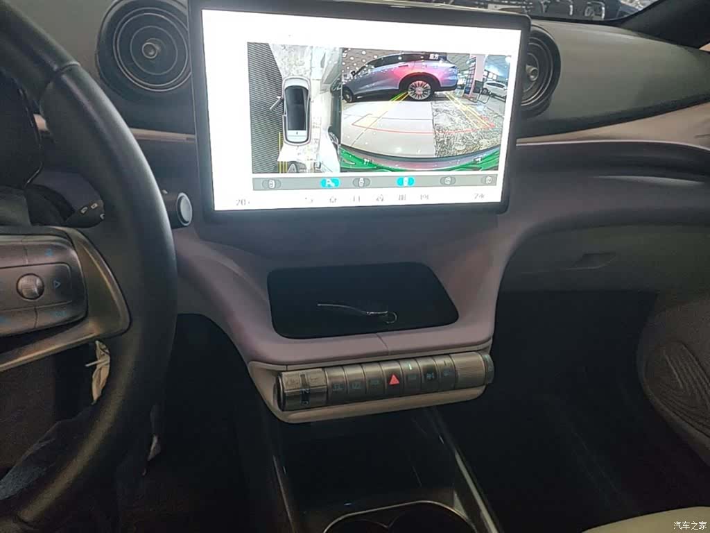 BYD Dolphin, 2022 13