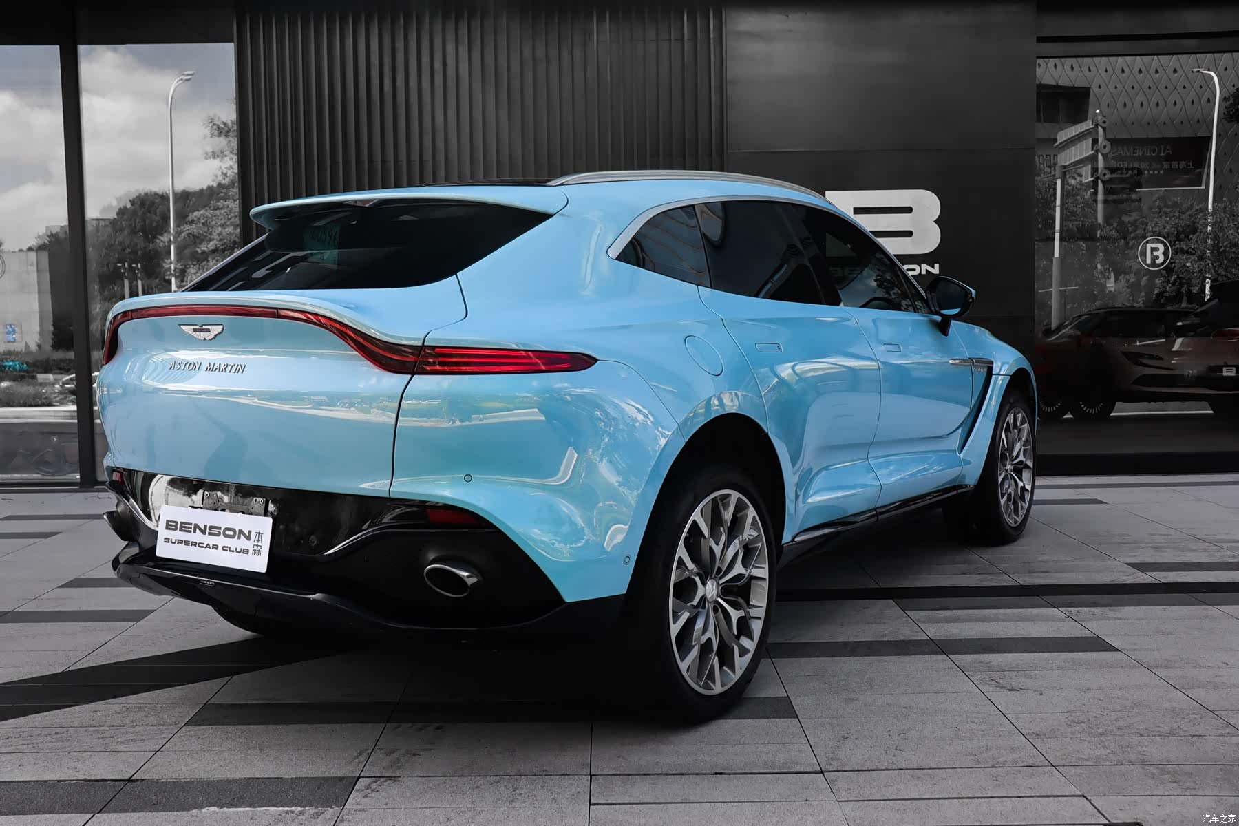 Aston Martin DBX, 2022 7