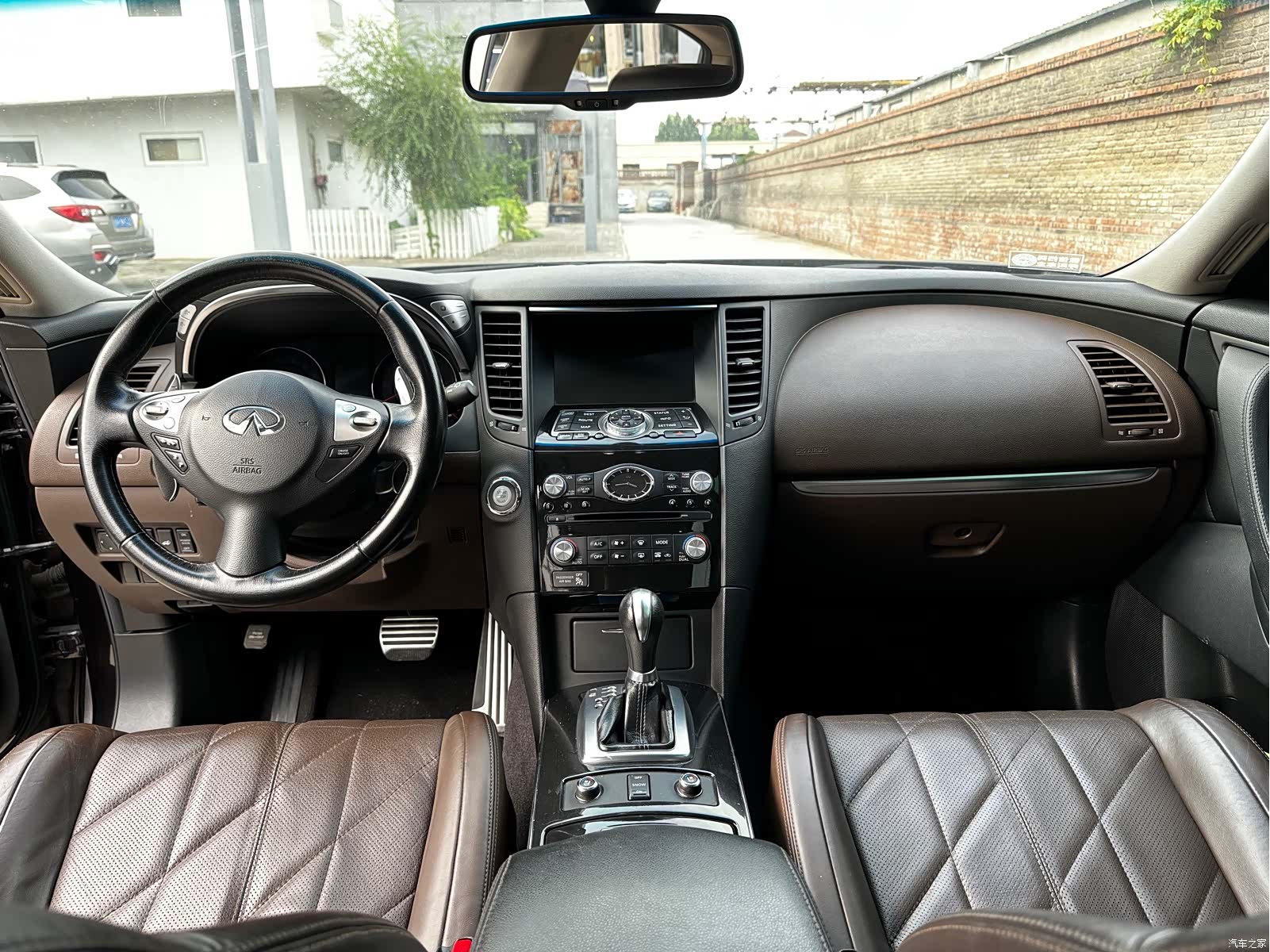 Infiniti FX35, 2012 6
