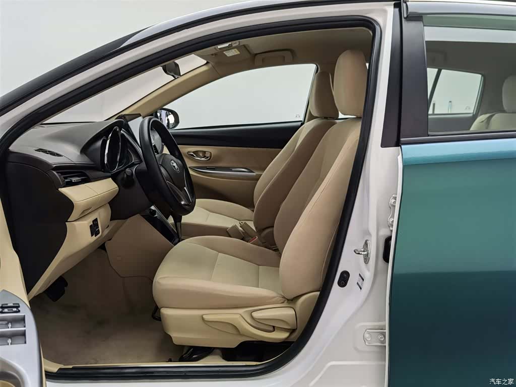 Toyota YARiS L, 2015 10