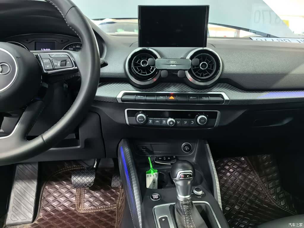 Audi Q2L, 2022 13