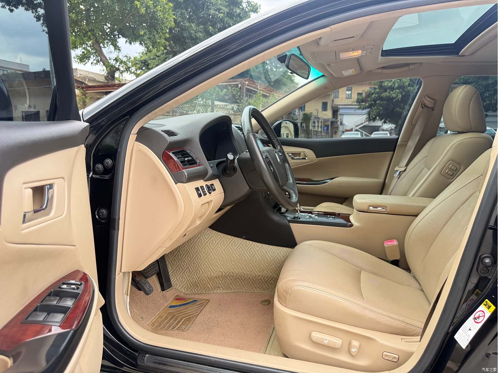 Toyota Crown, 2013 4