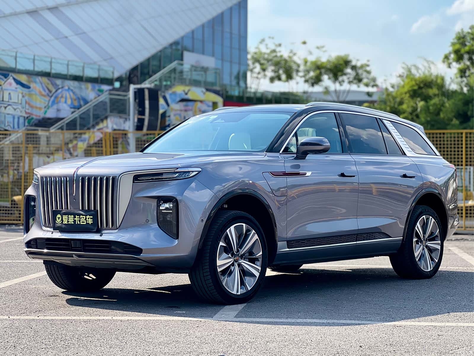 Hongqi E-HS9