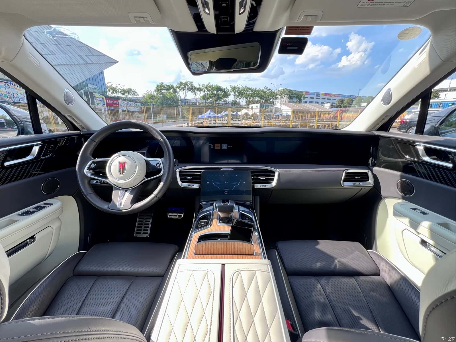 Hongqi E-HS9, 2021 10
