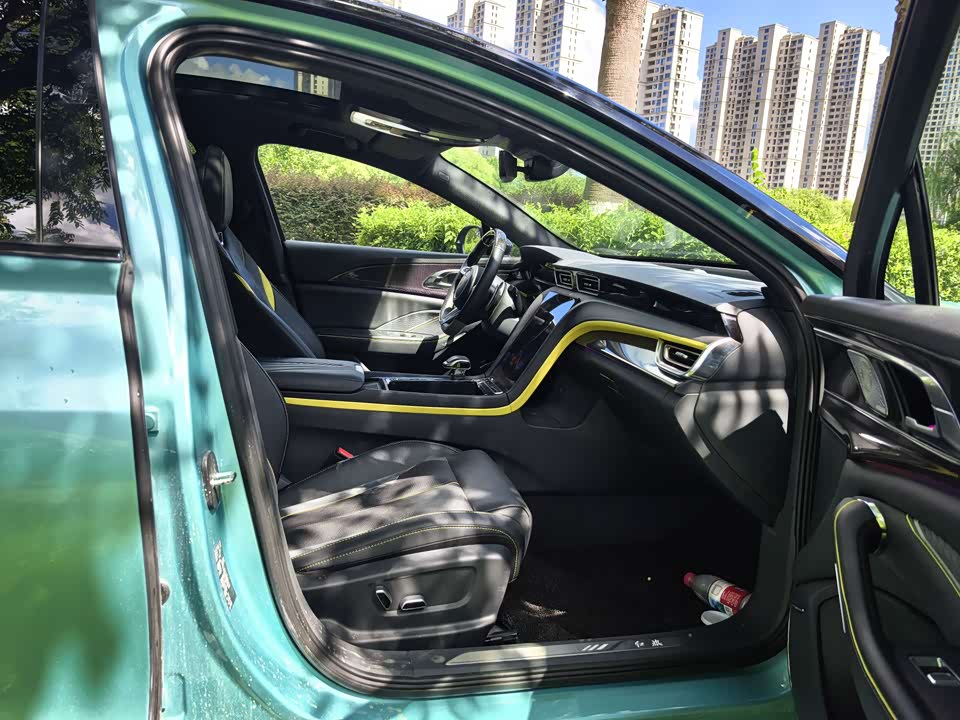 Hongqi H6