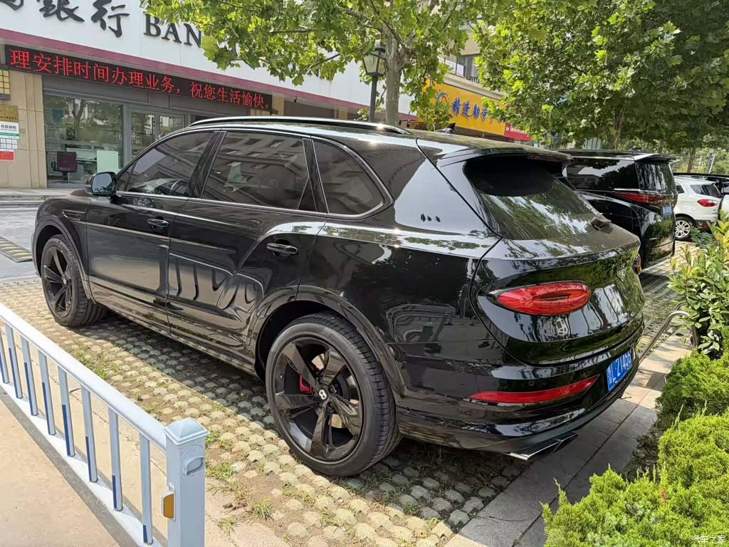 Bentley Bentayga, 2023 7