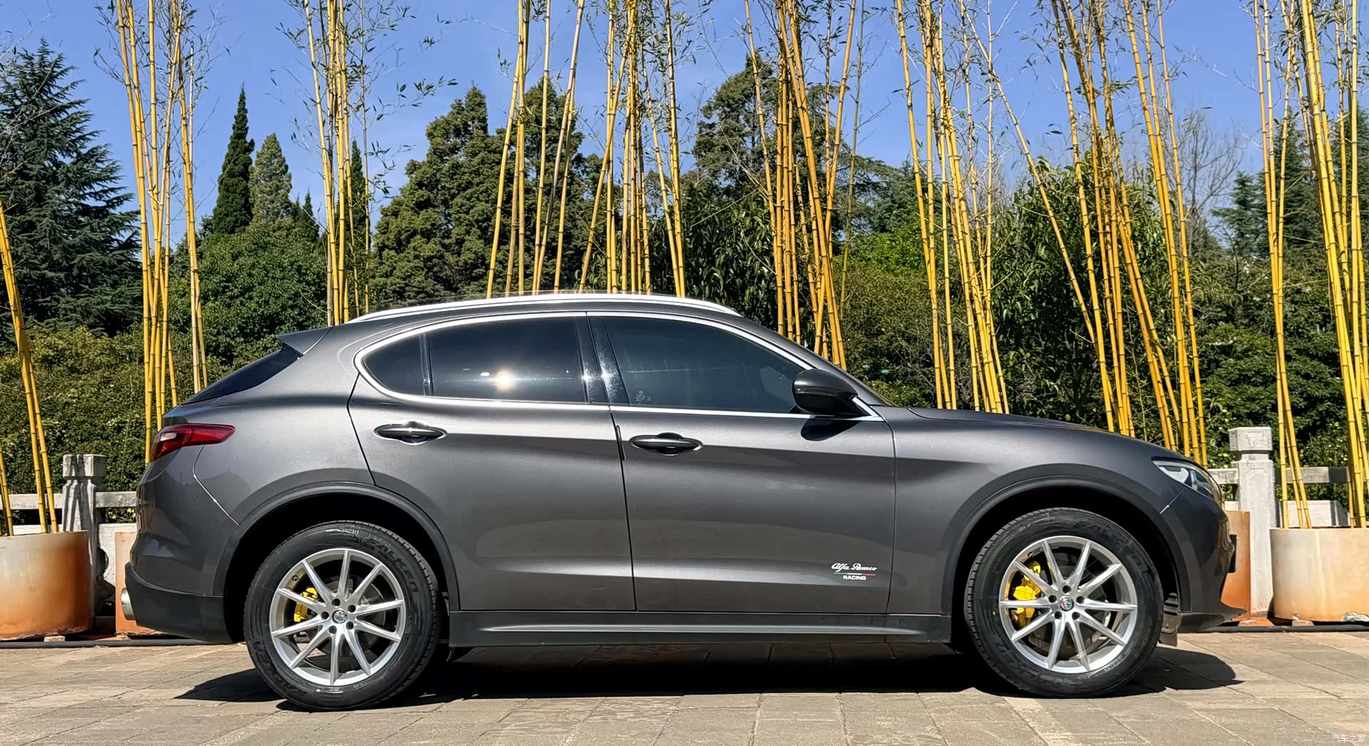 Alfa Romeo Stelvio, 2020 7