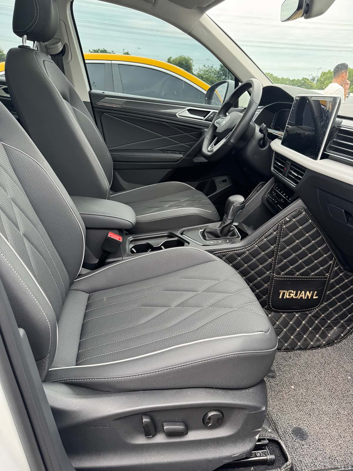 Volkswagen Tiguan L, 2022 4