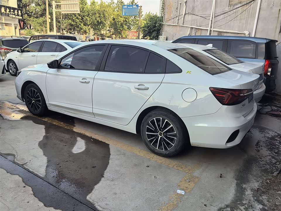 Roewe i5