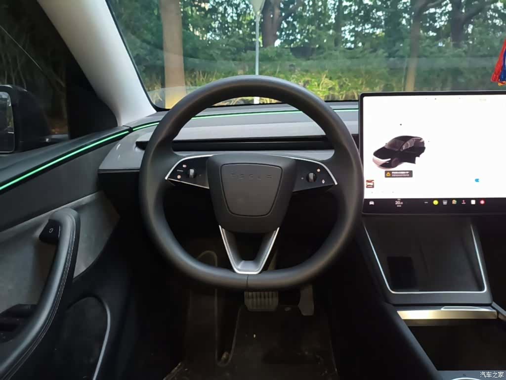 Tesla Model Y, 2025 11