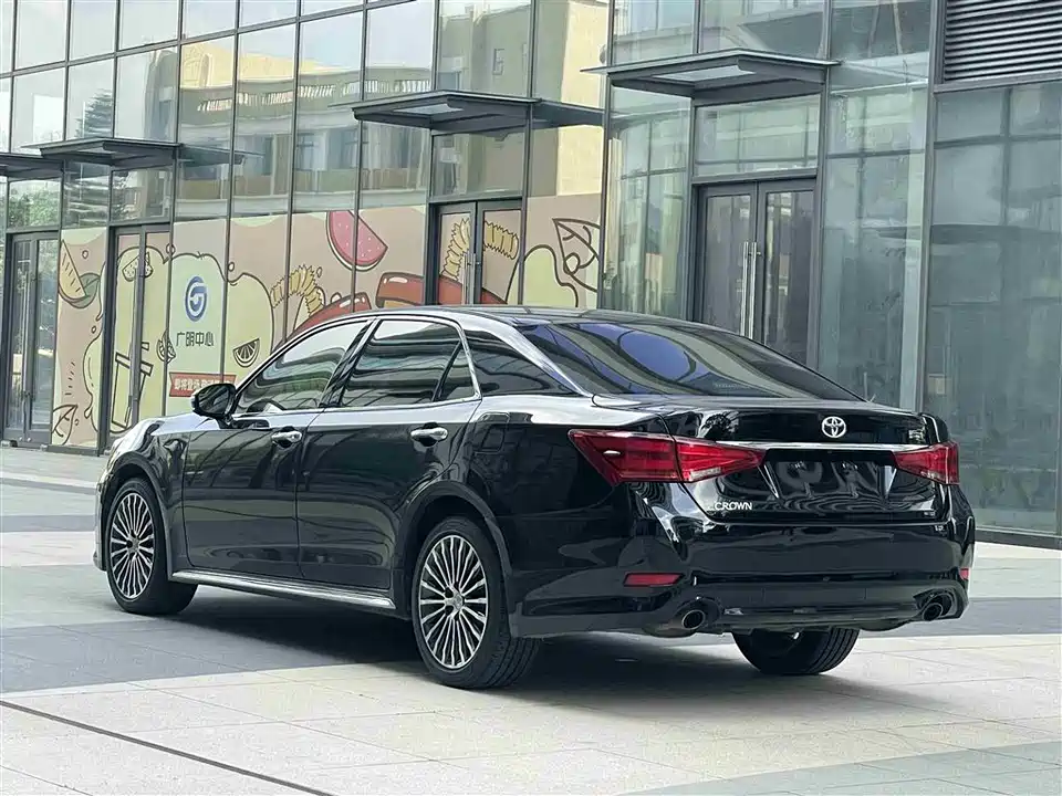 Toyota crown