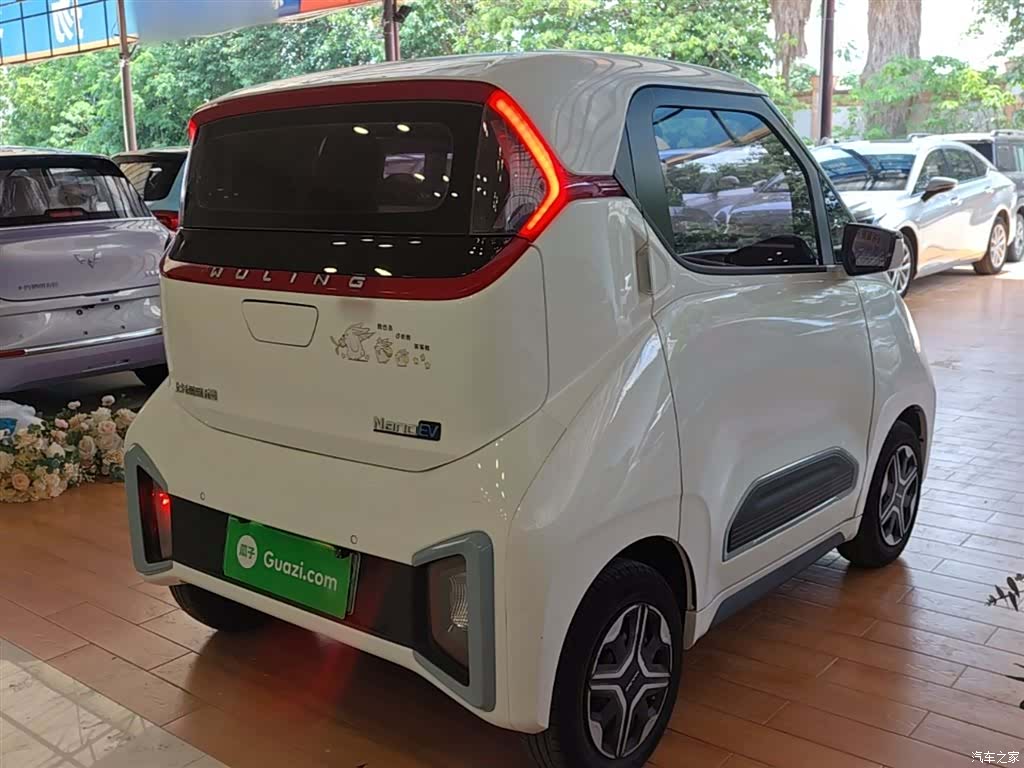 Wuling NanoEV, 2022 7