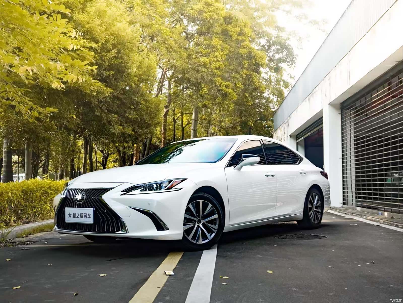 Lexus ES