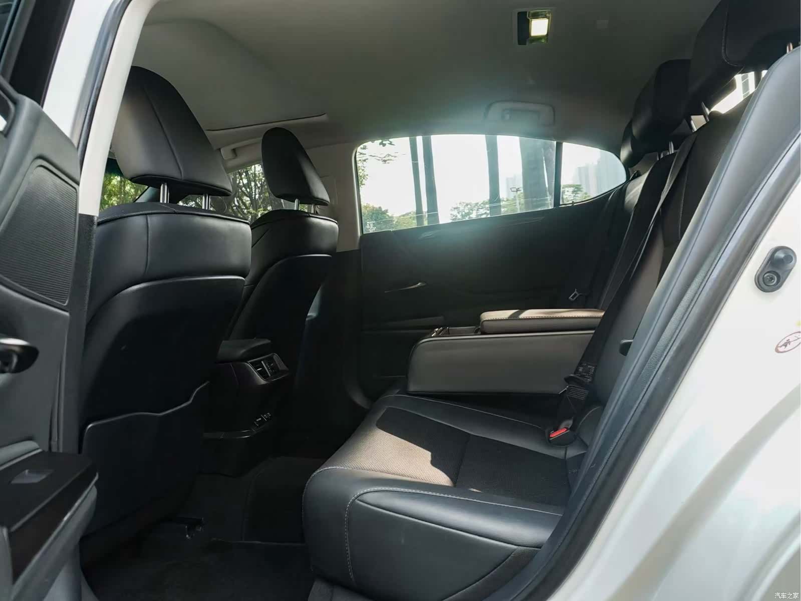 Lexus ES, 2019 10