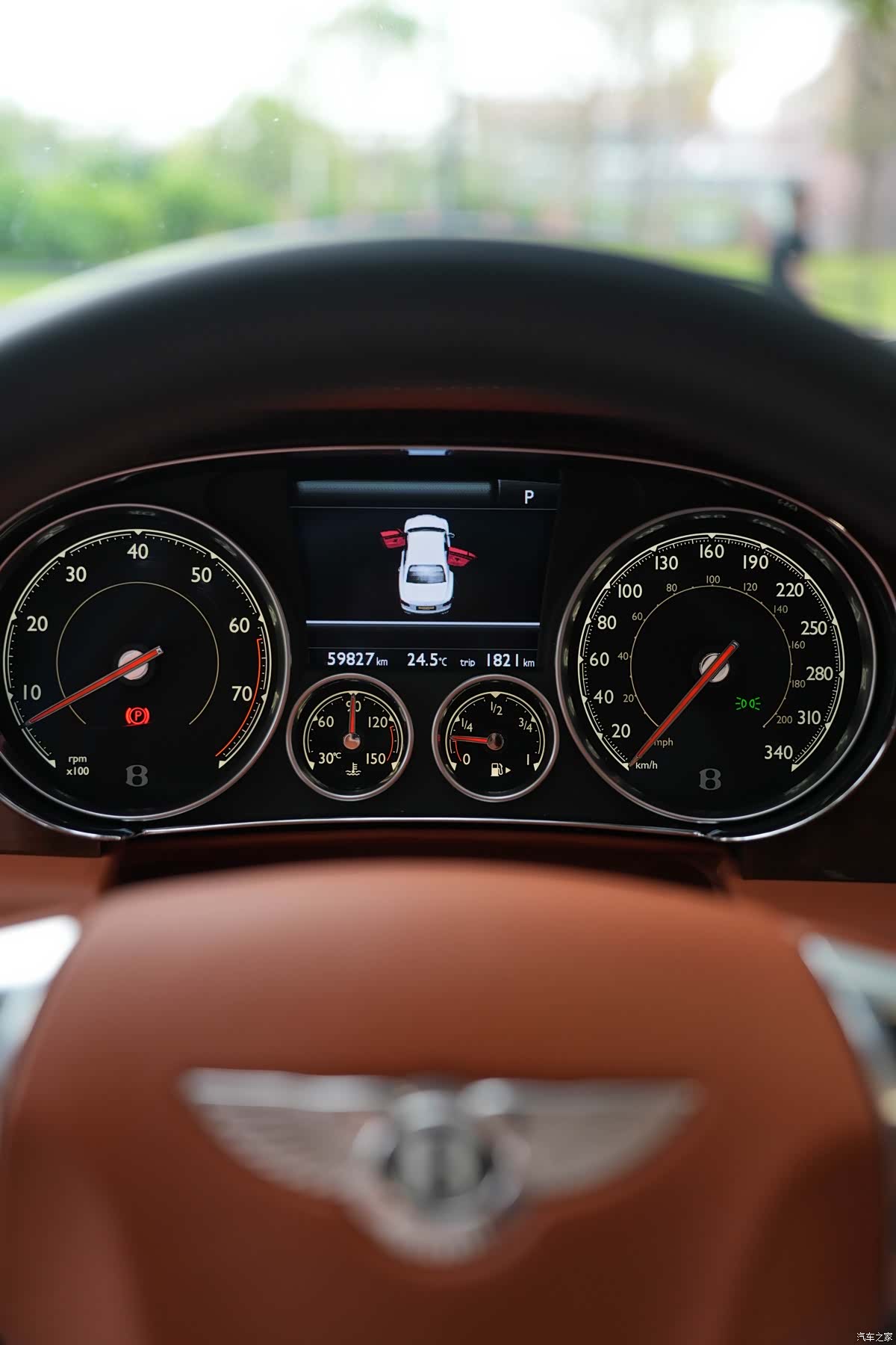 Bentley Flying Spur, 2018 17