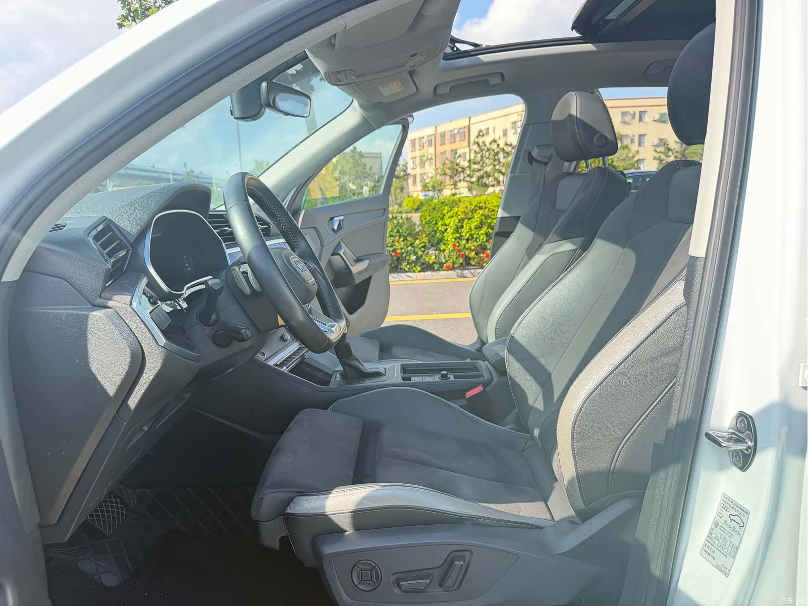 Audi Q3, 2022 11