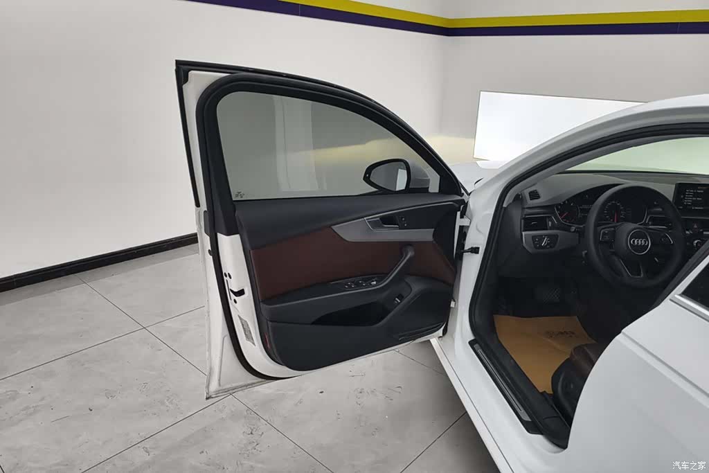 Audi A4L, 2019 7