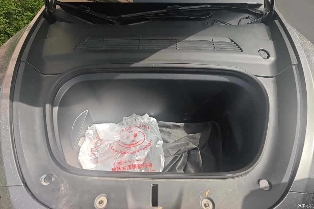 Tesla Model Y, 2023 10