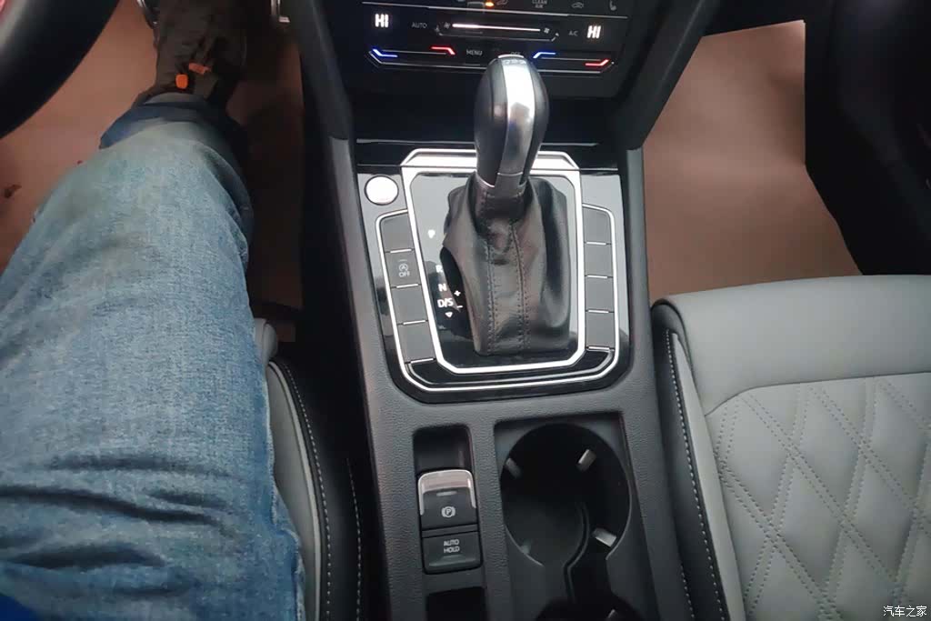 Volkswagen Magotan, 2023 16