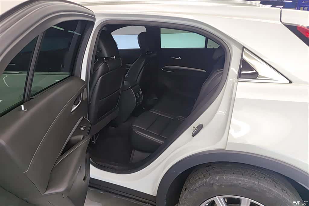 Cadillac XT4, 2022 11