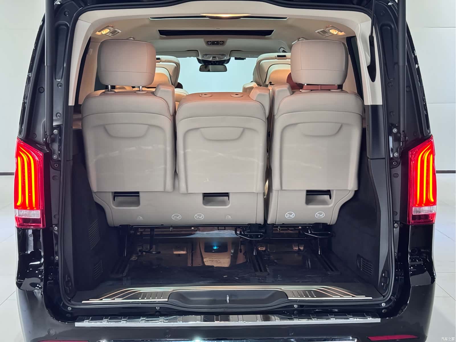 Mercedes-Benz V-Class, 2022 37