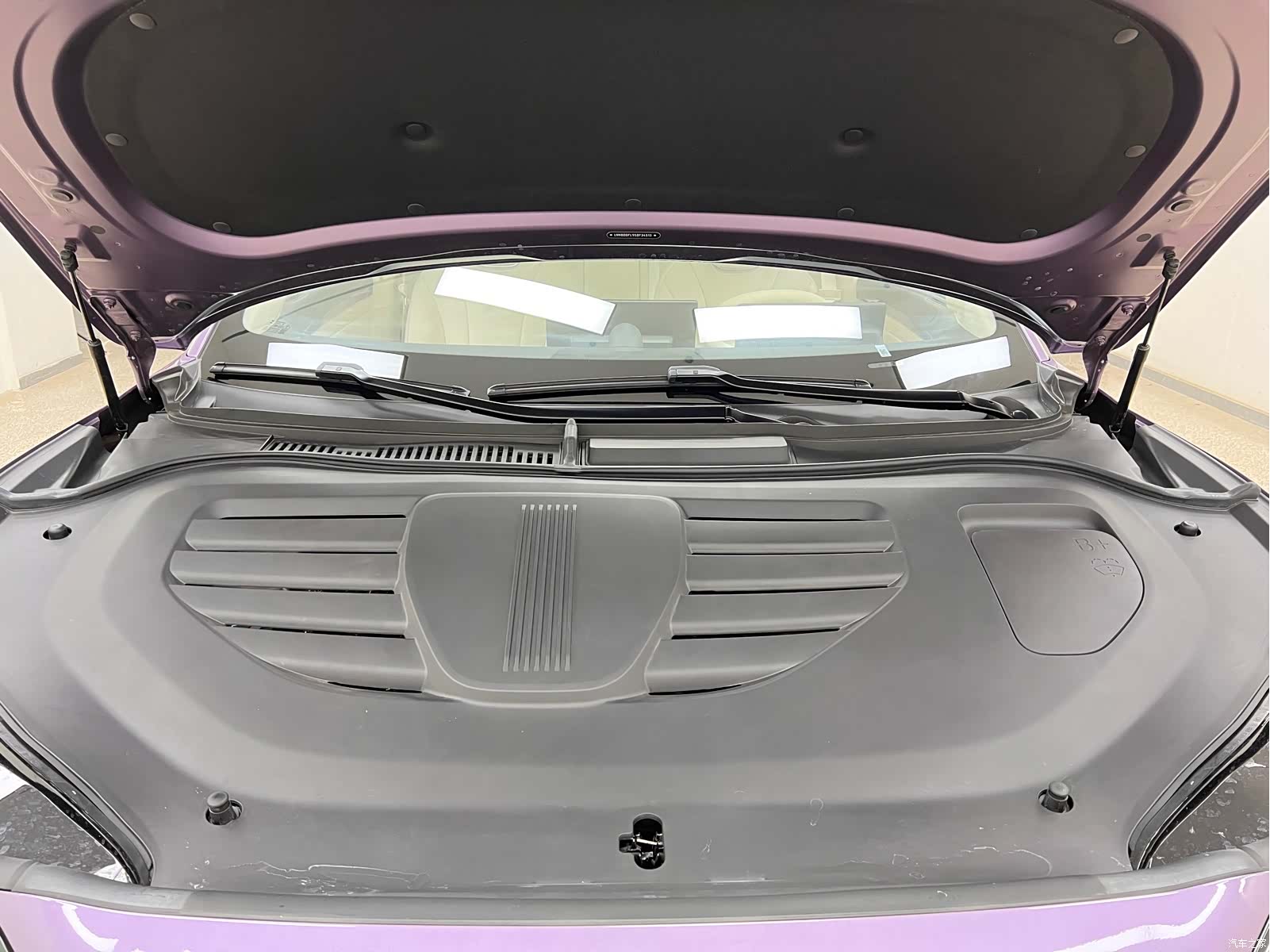 Luxeed R7, 2025 28