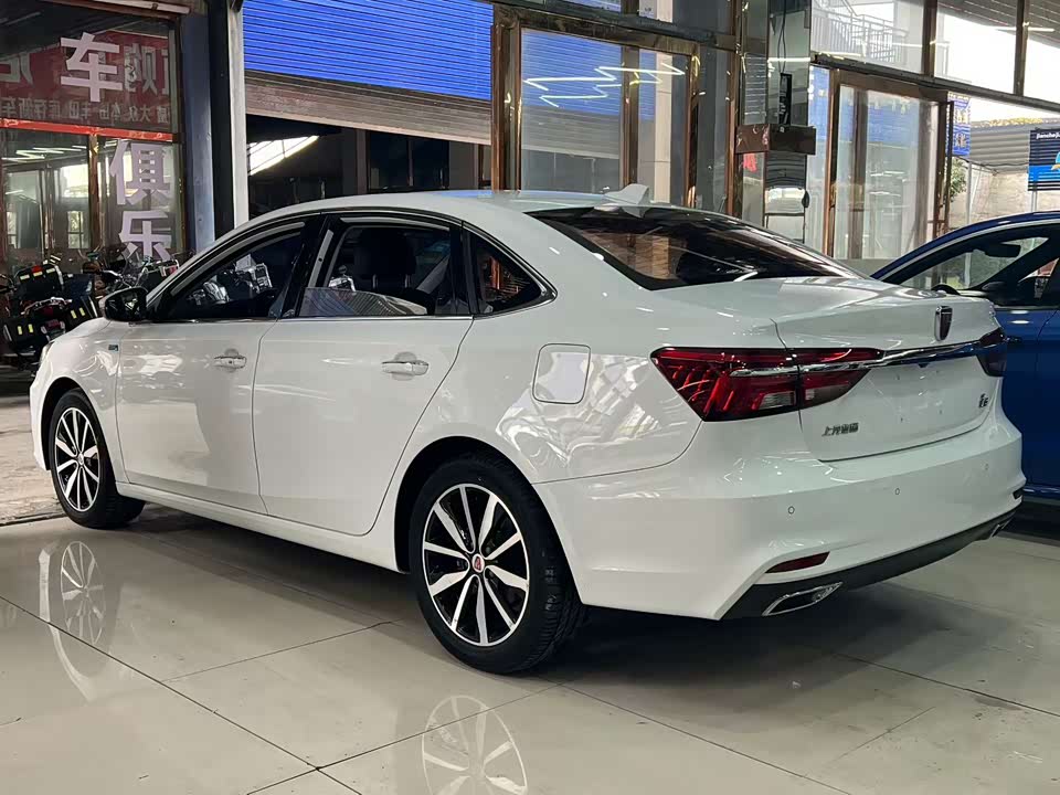 Roewe i6