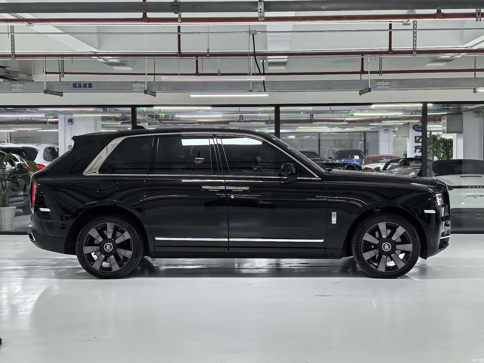 Rolls-Royce Cullinan, 2022 все фото