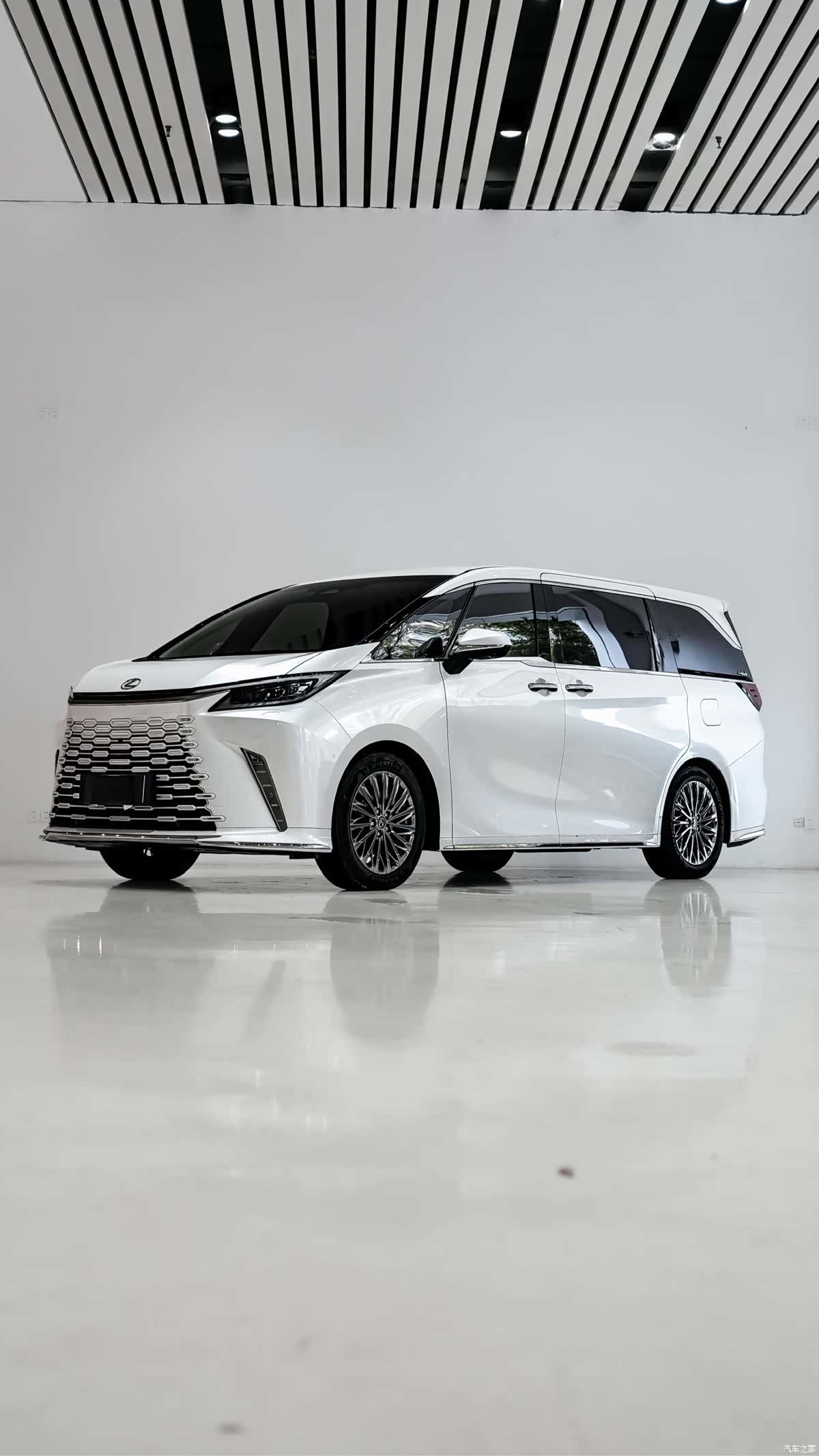 Lexus LM
