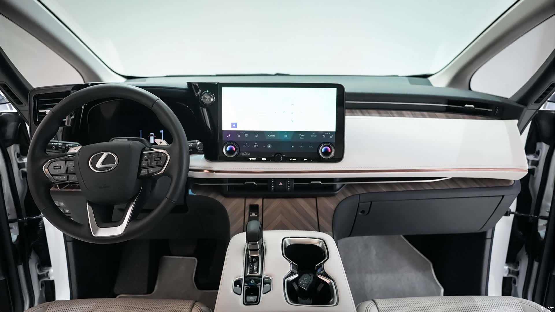 Lexus LM, 2026 10