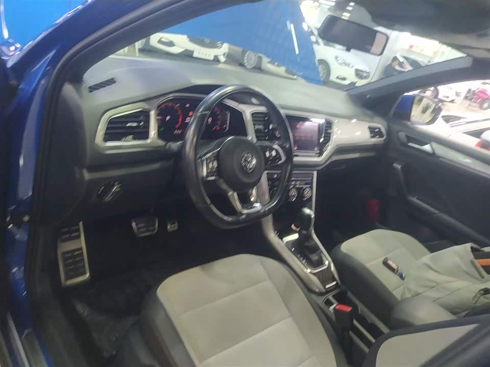 Volkswagen T-ROC exploring Songs