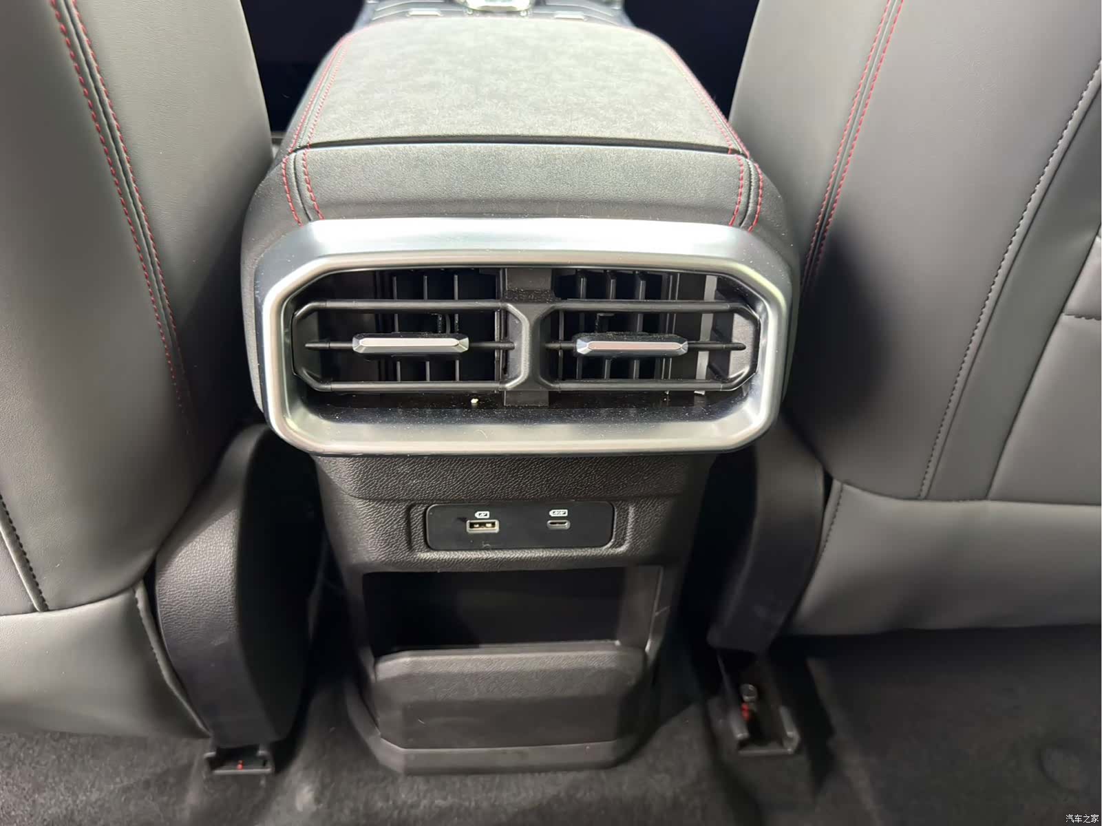 Jetour Traveller, 2024 15