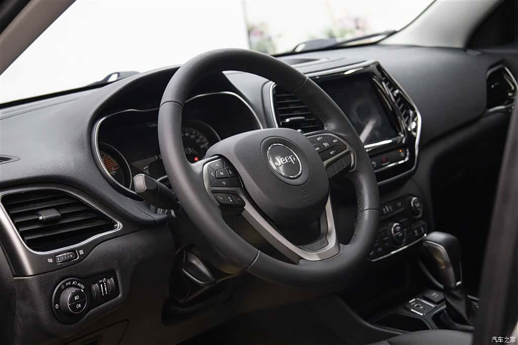 Jeep Cherokee, 2019 13