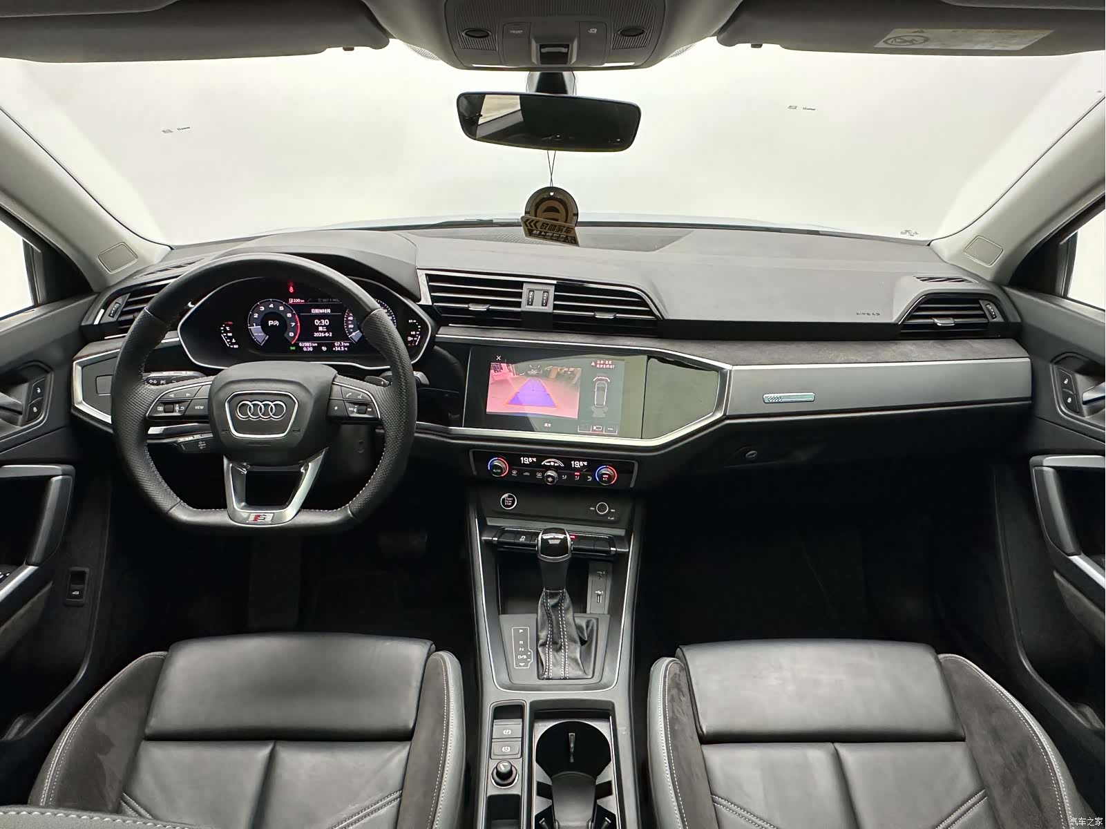 Audi Q3, 2021 9