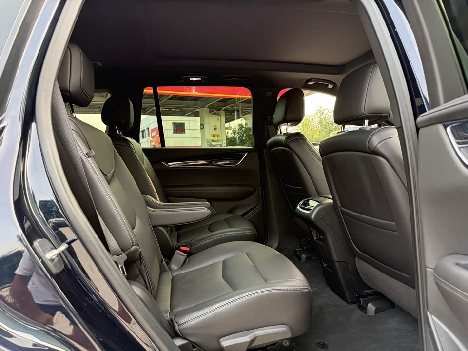 Cadillac XT6