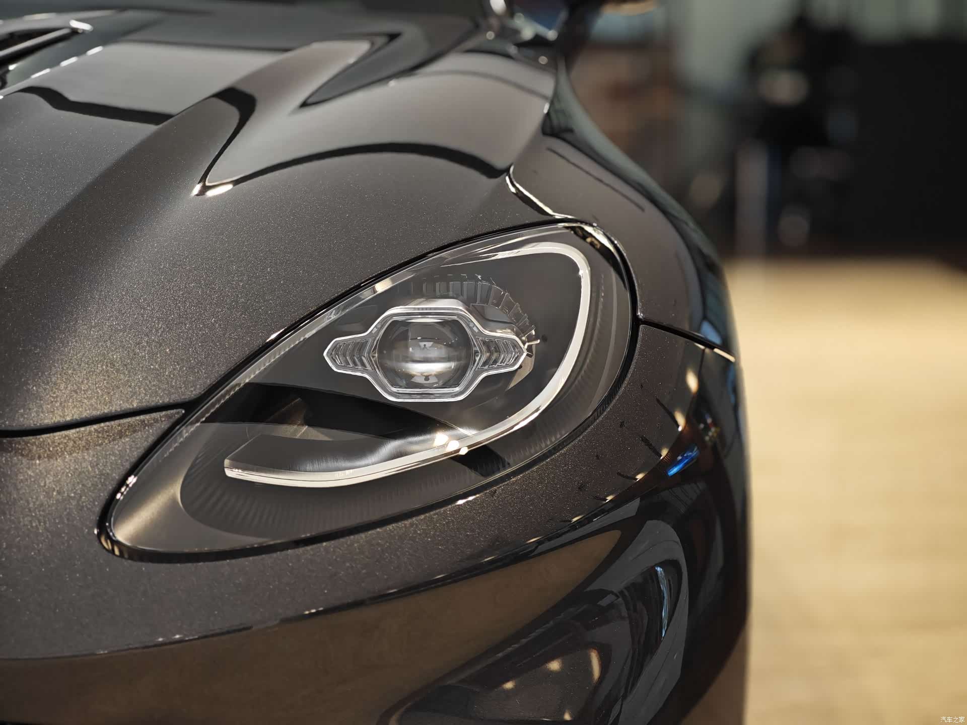 Aston Martin DBX, 2024 4