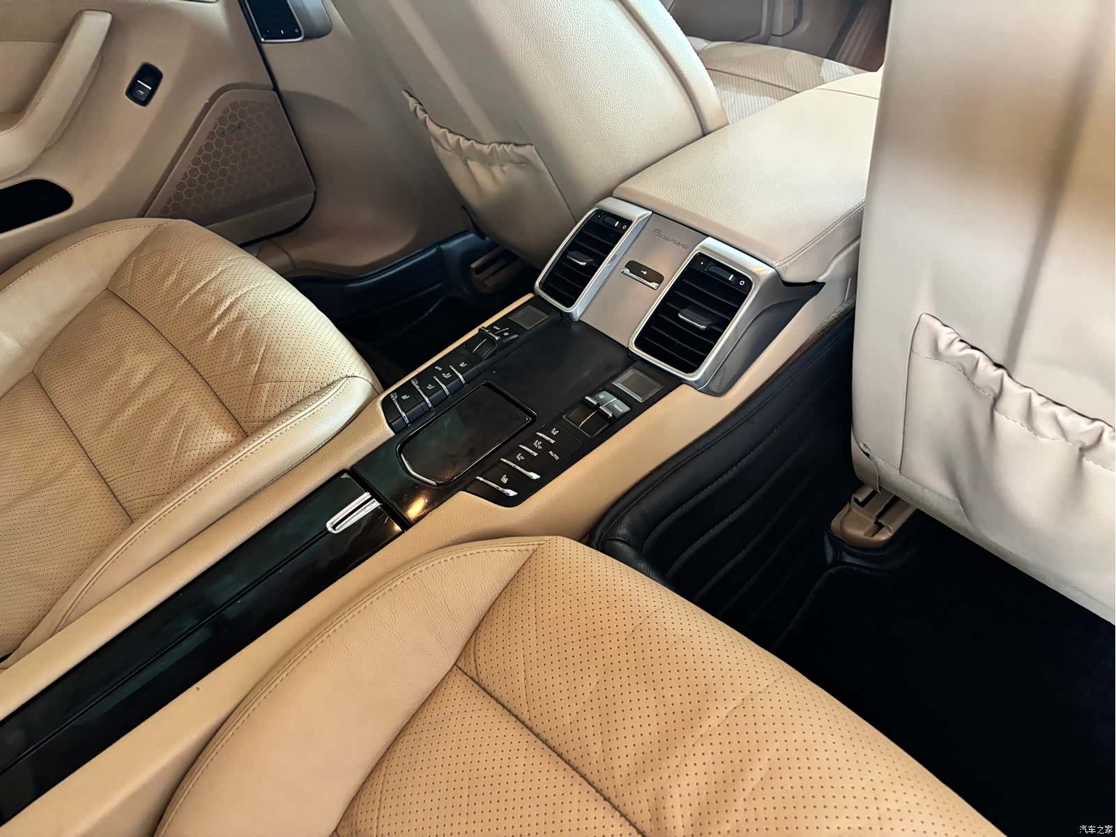 Porsche Panamera, 2011 8