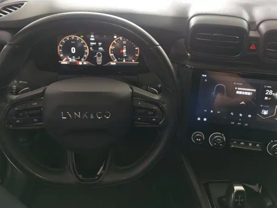 Lynk & Co 03