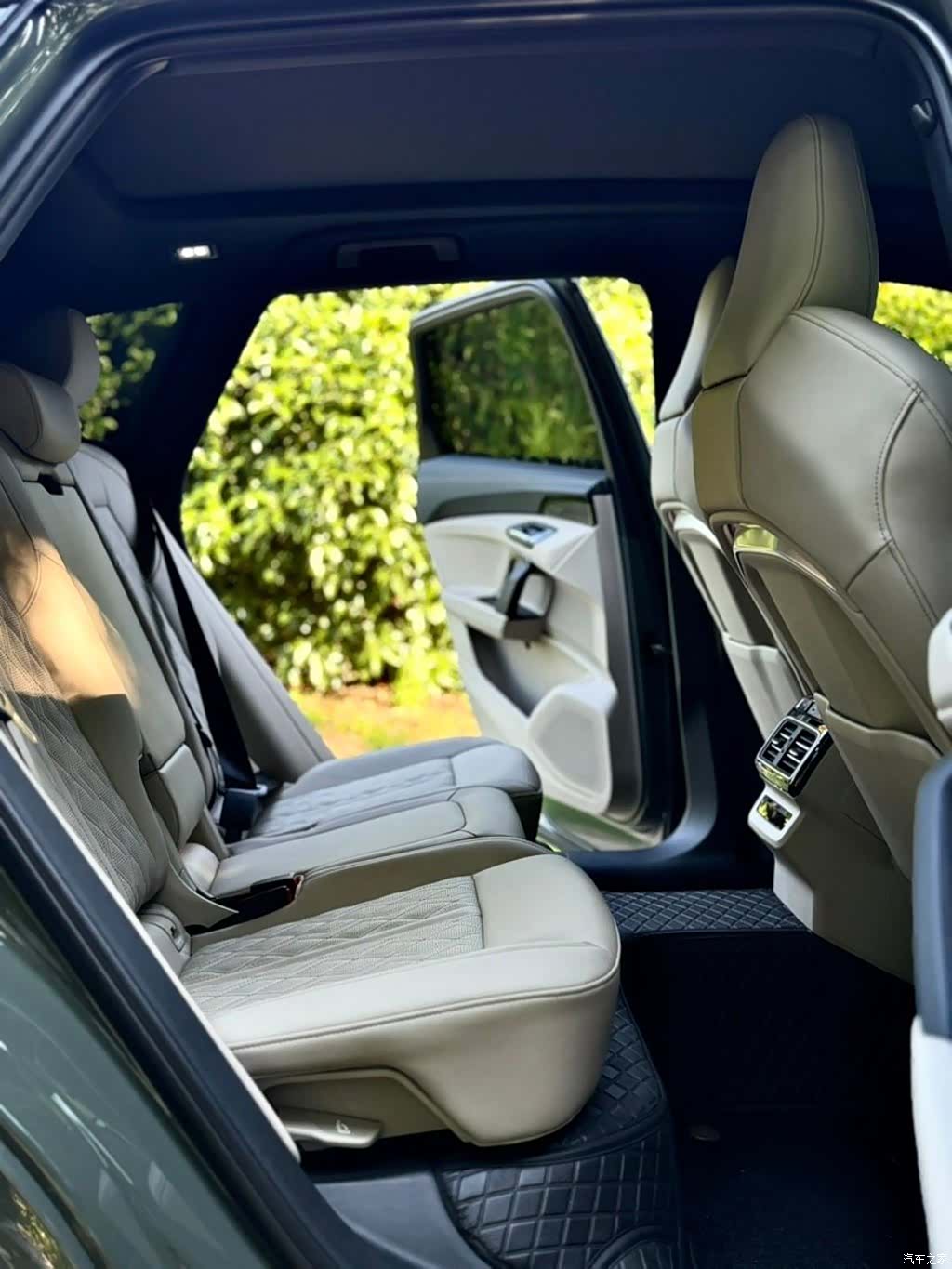 Audi Q5L, 2026 7
